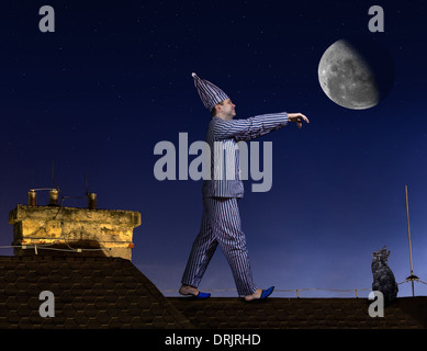 Schlafwandler gehen auf das Dach Stockfoto