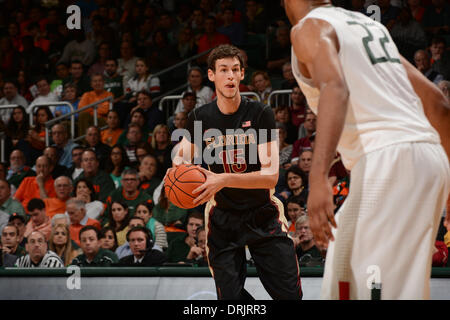 Coral Gables, FL, USA. 15. Januar 2014. Boris Bojanovsky #15 der Florida State University in Aktion während der NCAA Basketball-Spiel zwischen den Miami Hurricanes und die Florida State Seminolen im Bank United Center in Coral Gables, FL. Die Seminolen besiegte die Hurricanes 63-53. © Csm/Alamy Live-Nachrichten Stockfoto