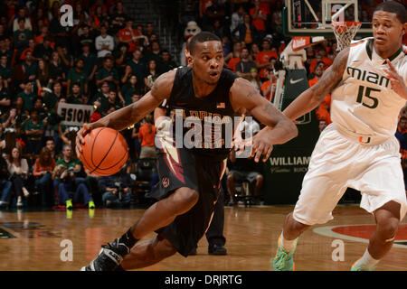 Coral Gables, FL, USA. 15. Januar 2014. Aaron Thomas #25 der Florida State University in Aktion während der NCAA Basketball-Spiel zwischen den Miami Hurricanes und die Florida State Seminolen im Bank United Center in Coral Gables, FL. Die Seminolen besiegte die Hurricanes 63-53. © Csm/Alamy Live-Nachrichten Stockfoto