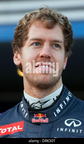 Jerez De La Frontera, Spanien. 28. Januar 2014. Deutsche Formel1-Fahrer Sebastian Vettel von Red Bull ist bei der Präsentation des neuen RB10 Rennwagen für die Formel1 Saison auf der Rennstrecke von Jerez in Jerez De La Frontera, Spanien, 28. Januar 2014 abgebildet. Foto: JENS Büttner/DPA/Alamy Live-Nachrichten Stockfoto