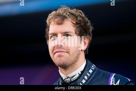 Jerez De La Frontera, Spanien. 28. Januar 2014. Deutsche Formel1-Fahrer Sebastian Vettel von Red Bull ist bei der Präsentation des neuen RB10 Rennwagen für die Formel1 Saison auf der Rennstrecke von Jerez in Jerez De La Frontera, Spanien, 28. Januar 2014 abgebildet. Foto: JENS Büttner/DPA/Alamy Live-Nachrichten Stockfoto