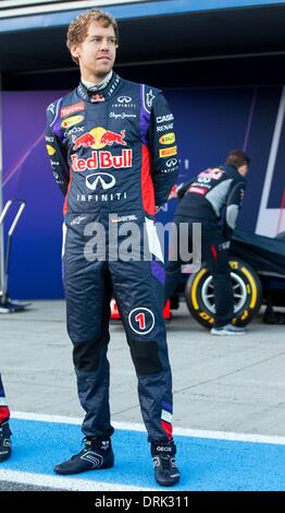 Jerez De La Frontera, Spanien. 28. Januar 2014. Deutsche Formel1-Fahrer Sebastian Vettel von Red Bull ist bei der Präsentation des neuen RB10 Rennwagen für die Formel1 Saison auf der Rennstrecke von Jerez in Jerez De La Frontera, Spanien, 28. Januar 2014 abgebildet. Foto: JENS Büttner/DPA/Alamy Live-Nachrichten Stockfoto