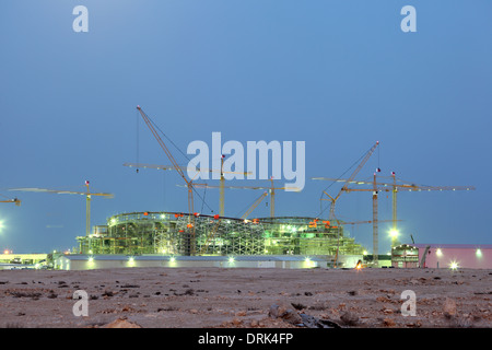 Bau eines neuen Stadions in der Wüste von Katar, Nahost Stockfoto