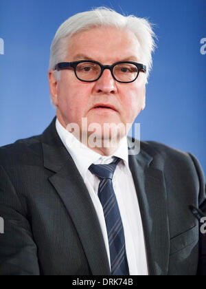 Berlin, Deutschland. 28. Januar 2014. Bundesaußenminister Frank-Walter Steinmeier (SPD) erhält die niederländischen Kollegen Frans Timmermans im Auswärtigen Amt in Berlin. / Foto: Frank-Walter Steinmeier (SPD), der deutsche Außenminister. Bildnachweis: Reynaldo Chaib Paganelli/Alamy Live-Nachrichten Stockfoto