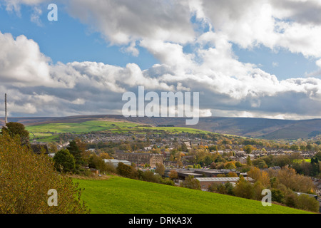 Blick auf Glossop Marktflecken im Peak District in Derbyshire Stockfoto