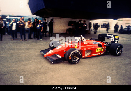 Stefan Johansson Ferrari F1-Steuerwagen auf Portugiesisch GP 1985 Stockfoto