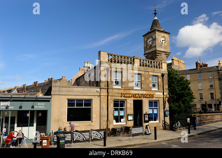 Der Uhrturm (jetzt Pizza Express) in Stockbridge neben Water of Leith, Edinburgh, Schottland Stockfoto