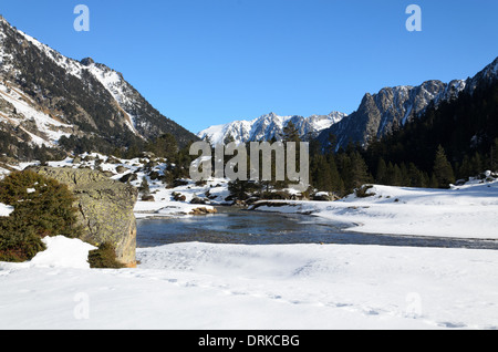 Marcadau-Tal in den Pyrenäen winter Stockfoto