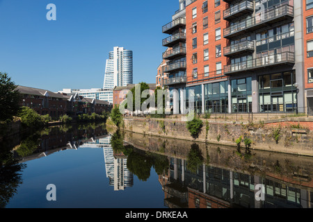 Bridgewater Place und riverside Apartments Fluss Aire, Leeds, England Stockfoto