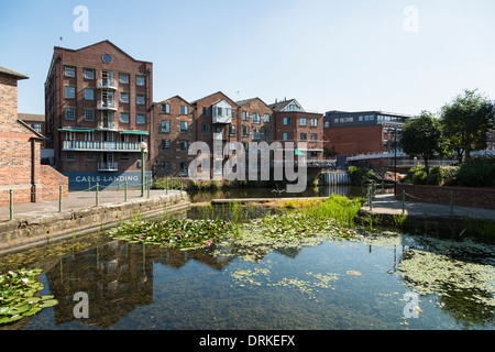 Anrufe landen, am Flussufer Wohnungen, Leeds, England Stockfoto