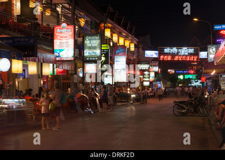 Pub Street in der Nacht, Siem Reap, Kambodscha Stockfoto
