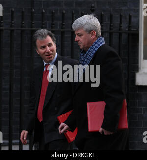 London, UK, 28. Januar 2014. Oliver Letwin (L) und Andrew Lansley (R) gesehen in Downing Street, Westminster, London, UK © Stockfoto