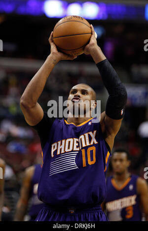 Philadelphia, Pennsylvania, USA. 27. Januar 2014. Phoenix Suns schießen guard Leandro Barbosa (10) mit der Freiwurf Versuch während der NBA-Spiel zwischen den Phoenix Suns und die Philadelphia 76ers im Wells Fargo Center in Philadelphia, Pennsylvania. Die Suns gewann 124-113. (Christopher Szagola/Cal Sport Media) Bildnachweis: Cal Sport Media/Alamy Live-Nachrichten Stockfoto