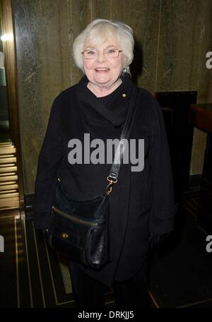 New York, NY, USA. 28. Januar 2014. June Squibb bei Talkshow auftritt für Promi-Schnappschüsse bei NBC New York leben, NBC Studios, New York, NY 28. Januar 2014. Bildnachweis: Derek Sturm/Everett Collection/Alamy Live-Nachrichten Stockfoto