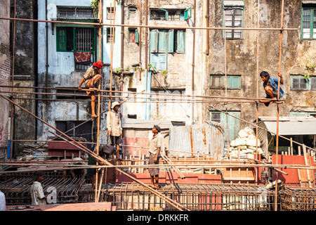 Arbeiter auf einer Baustelle in Yangon, Myanmar Stockfoto