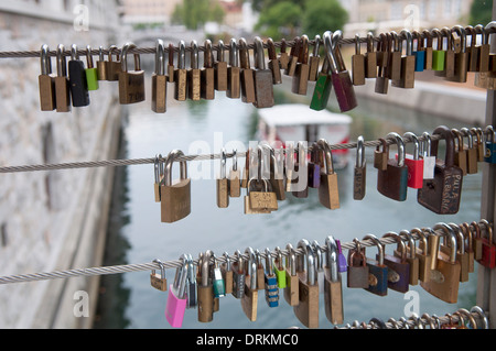 Liebe Vorhängeschlösser auf der Metzgerbrücke, Ljubljana, Slowenien Stockfoto