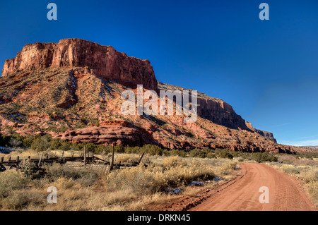 Geologische Formationen, ausgesetzt in einer Sandstein-Klippe in der Nähe von Gateway, Colorado Stockfoto