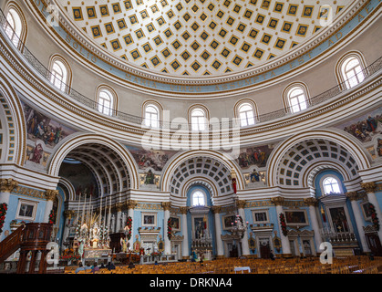 Unterhalb der Mosta Dome - innere Str. Marys Kirche, Mosta, Malta Stockfoto