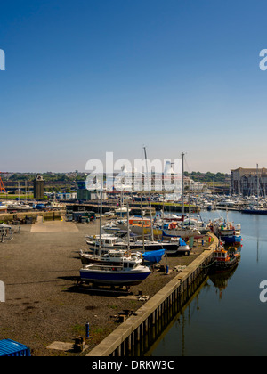 Boote aus dem Wasser in der Royal Quays Marina. North Shields, Tynemouth. Stockfoto