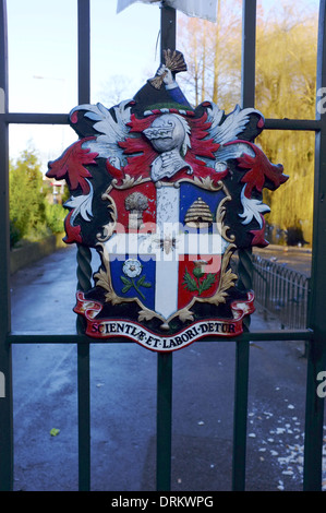 Wappen am Tor am Wardown Park, Luton Stockfoto