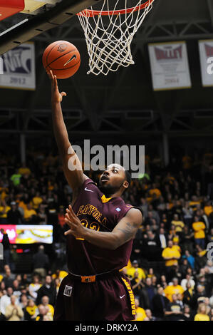 Wichita, Kansas, USA. 28. Januar 2014. 28. Januar 2014: Loyola (Il) Ramblers bewachen Jeff White (23) Laufwerke in den Korb während der NCAA Basketball-Spiel zwischen der Loyola Ramblers und die Wichita State Shockers in Charles Koch Arena in Wichita, Kansas. Kendall Shaw/CSM/Alamy Live-Nachrichten Stockfoto