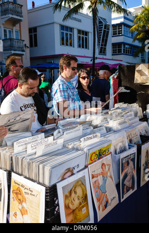 Miami Beach, Florida, Ocean Drive, Art déco-Wochenende, Festival, Straßenmesse, Event, Werbung in alten Zeitschriften, Sammlerstücke, Original, Shopping Shopper Shopper Shop Stockfoto