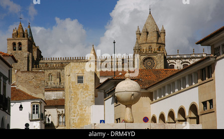 Portugal. Evora. Renaissance-Brunnen (1556) in Largo Das Portas de Moura Stockfoto