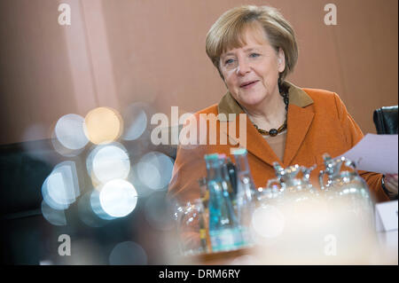 Berlin, Deutschland. 29. Januar 2014. Bundeskanzlerin Angela Merkel beteiligt sich an der deutschen Kabinettssitzung in Berlin, Deutschland, 29. Januar 2014. Foto: MAURIZIO GAMBARINI/Dpa/Alamy Live News Stockfoto