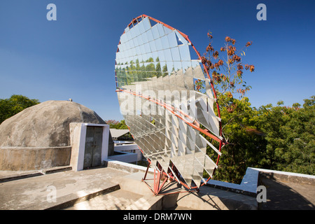 Solarkocher am Barefoot College in Tilonia, Rajasthan, Indien. Stockfoto