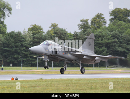 Schwedische Luftwaffe Saab JAS 39 Gripen Kampfjet abheben auf Airshow RIAT 2011 Stockfoto
