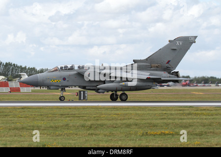 Panavia Tornado GR4 von 15 Squadron RAF auf der Piste beim RIAT 2011 Stockfoto