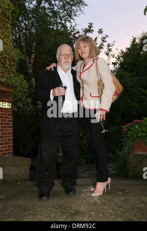 Der britische Künstler Sir Peter Blake mit seiner Frau Chrissy Blake in London 2009 Stockfoto