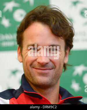 Frankfurt am Main, Deutschland. 28. Januar 2014. Der spanischen Davis-Cup-Teamchef Carlos Moya besucht eine Pressekonferenz der spanischen Davis-Cup-Team in der Fraport-Arena in Frankfurt am Main, 28. Januar 2014. Foto: Arne Dedert/Dpa/Alamy Live-Nachrichten Stockfoto