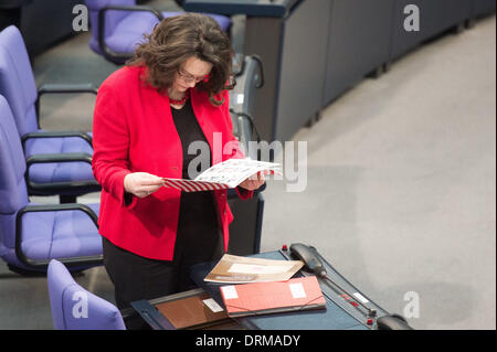 Berlin, Deutschland. 29. Januar 2014. Deutsche Arbeitsminister Andrea Nahles während der Sitzung des Deutschen Bundestages in Berlin, Deutschland, 29. Januar 2014. Foto: MAURIZIO GAMBARINI/Dpa/Alamy Live News Stockfoto