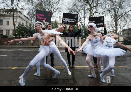 London, UK. 29. Januar 2014. Zeitgleich mit der bevorstehenden Eröffnung der Olympischen Spiele in Sotschi, Ballett-Tänzer & Amnesty International Aktivisten protestieren vor der russischen Botschaft, London. Die Demonstranten fordern, dass Putin seinen Angriff der freien Meinungsäußerung & Homosexuell Rechte endet. Bildnachweis: Lee Thomas/Alamy Live-Nachrichten Stockfoto