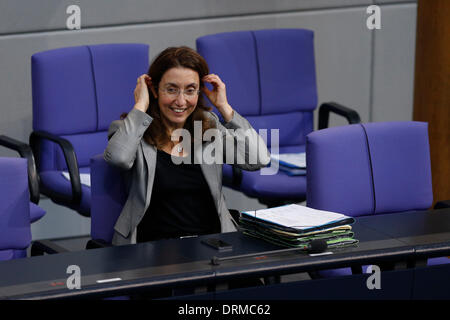 Berlin, Deutschland. 29. Januar 2014. Kanzlerin Merkel gibt eine Regierungserklärung im Deutschen Bundestag in Berlin. Im Anschluss an Tagung des Kabinetts in Meseberg, umreißt die Kanzlerin die Schwerpunkte der Arbeit der Bundesregierung in den kommenden Jahren. Bildnachweis: Reynaldo Chaib Paganelli/Alamy Live-Nachrichten Stockfoto