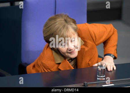 Berlin, Deutschland. 29. Januar 2014. Wichtige Rede der Bundeskanzlerin im BundesTag verschiebt alle Parlament und alle deutschen Minister. Goncalo Silva/Alamy Live-Nachrichten Stockfoto