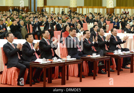 Peking, China. 29. Januar 2014. Top-chinesischen Führer Xi Jinping, Li Keqiang, Zhang Dejiang, Yu Zhengsheng, Liu Yunshan, Wang Qishan, Zhang Gaoli besuchen ein Frühlingsfest 29. Januar 2014 in Peking, Hauptstadt von China, zu sammeln. Bildnachweis: Ma Zhancheng/Xinhua/Alamy Live-Nachrichten Stockfoto