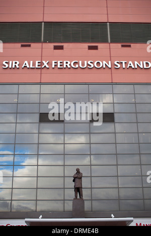 Sir Alex Ferguson Stand und Statue, Fußballstadion Old Trafford, Manchester United Football Club, UK Stockfoto