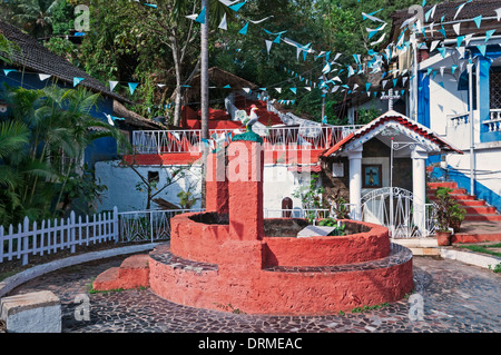 Alte gut und Schrein Fontainhas Quartal Panjim Tiswadi Goa Indien Stockfoto