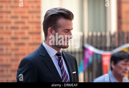 David Beckham kommt außerhalb Nummer 10 Downing Street, die hand in eine Petition im Auftrag von UNICEF. Stockfoto