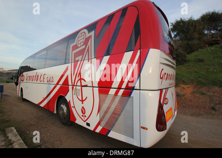 Foto von Tony Henshaw Granada CF Football Team Reisebus Dezember 2013 Stockfoto