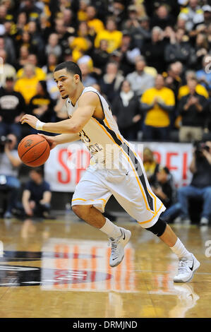 Wichita, Kansas, USA. 28. Januar 2014. 28. Januar 2014: während der NCAA Basketball-Spiel zwischen der Loyola Ramblers und die Wichita State Shockers in Charles Koch Arena in Wichita, Kansas. Kendall Shaw/CSM/Alamy Live-Nachrichten Stockfoto