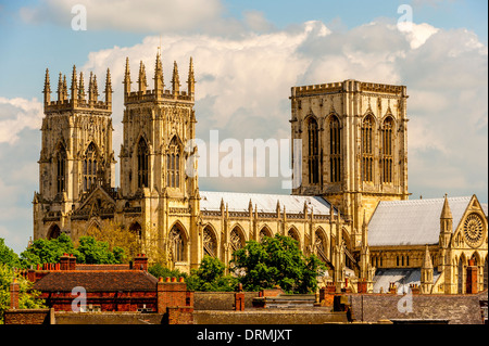 Erhöhter Blick auf die Süd- und Westfassade des York Minster. façades Stockfoto