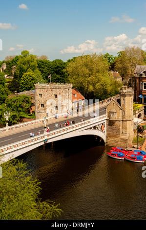 Erhöhten Blick auf Fluss Ouse, Lendal Bridge und Lendal Turm. Stockfoto