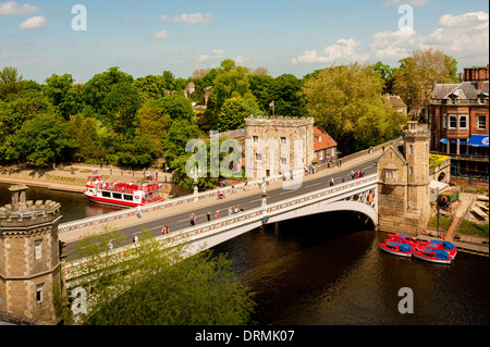 Erhöhten Blick auf Fluss Ouse, Lendal Bridge und Lendal Turm. Stockfoto