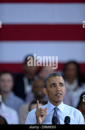 Maryland, USA. 29. Januar 2014. US-Präsident Barack Obama hält eine Rede über die Erhöhung der Bundesrepublik Mindestlohn bei einem Händler Costco in Lanham, Maryland, USA, 29. Januar 2014. US-Präsident Barack Obama am Dienstag zugesagt, mit Vertiefung Einkommensungleichheit während seiner Rede zur Lage der Union, zu bewältigen, wie die Wirtschaft 'Durchbruch' umarmt, während das Wohlstandsgefälle das Land zunehmend verlassen ist unterteilt. Bildnachweis: Yin Bogu/Xinhua/Alamy Live-Nachrichten Stockfoto