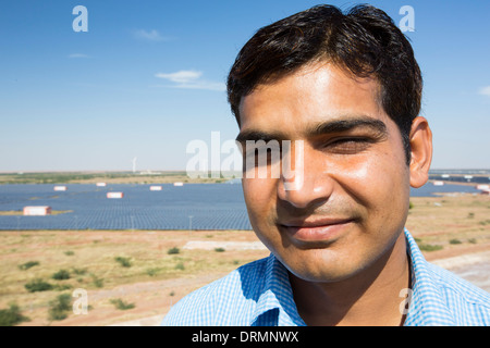 Asiens größte solar Popwer Bahnhof, der Gujarat-Solarpark in Gujarat, Indien. Es hat eine installierte Leistung von 1000 MW Stockfoto