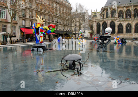 Strawinsky-Brunnen oder Fontaine des Automates vor Centre Georges Pompidou. Paris, Frankreich. Stockfoto