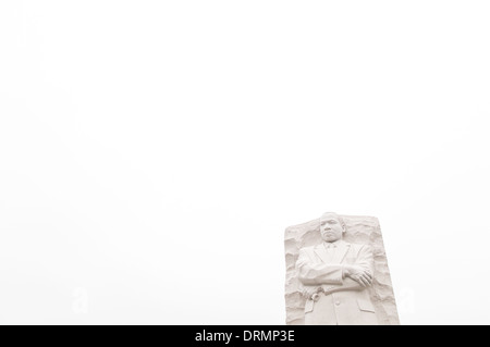 Geweiht am 16. Oktober 2011, erinnert an die MLK Memorial Zivilrechte Führer Dr. Martin Luther King Jr. Es fällt auf eine direkte Linie zwischen dem Lincoln-Memorial und dem Jefferson Memorial und befindet sich am Ufer des Tidal Basin. Das Herzstück ist eine Steinstatue geformt durch Lei Yixin auf dem die Figur des Dr. King aus einem Steinblock als den Stein der Hoffnung entsteht. Jedes Jahr im Frühling brach die Kirschblüten auf dem Gezeiten-Bassin in Blüte. Stockfoto